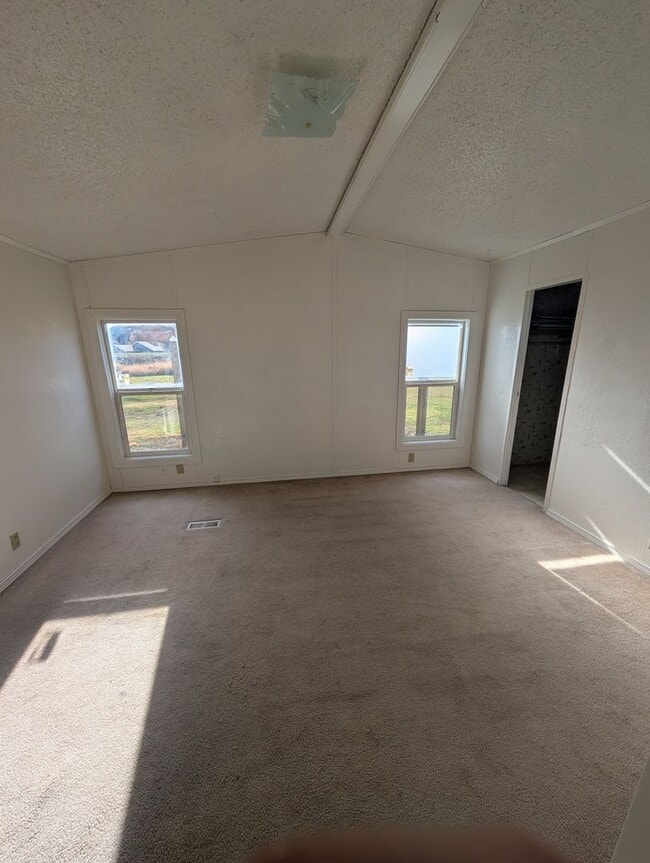 Building Photo - 3 Bedroom 2 Bath House