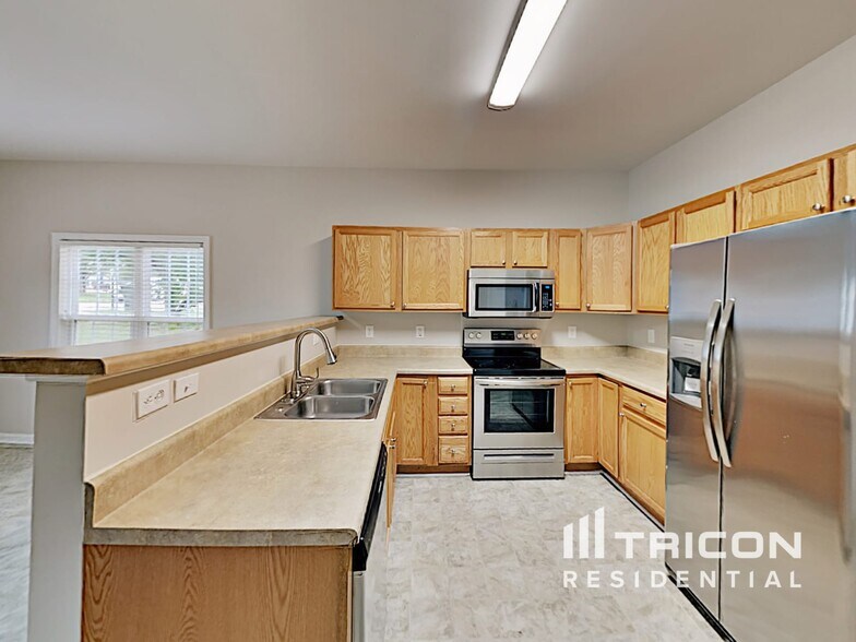 Building Photo - 5513 Landreaux Dr