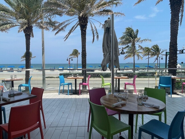 Building Photo - 3000 Riomar St