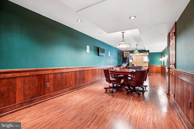 Building Photo - 9454 Newbridge Dr