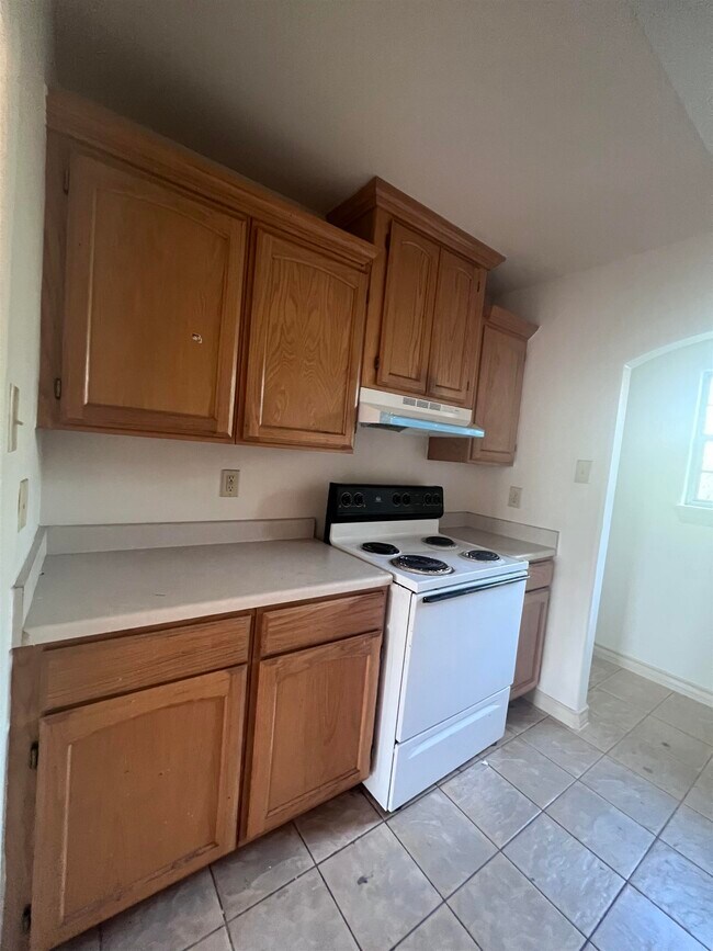 Building Photo - 419 W Eistetter St