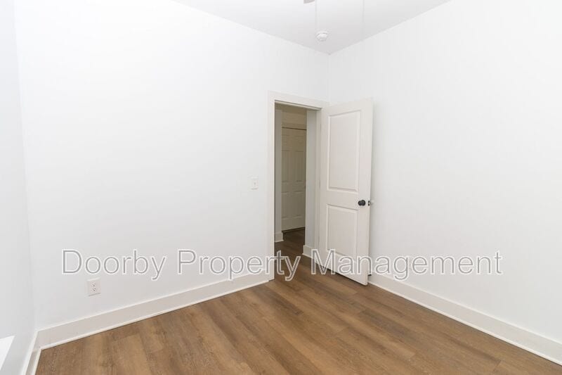 Building Photo - 3016 N Chamberlain Ave