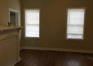 Building Photo - 139 Alexander St