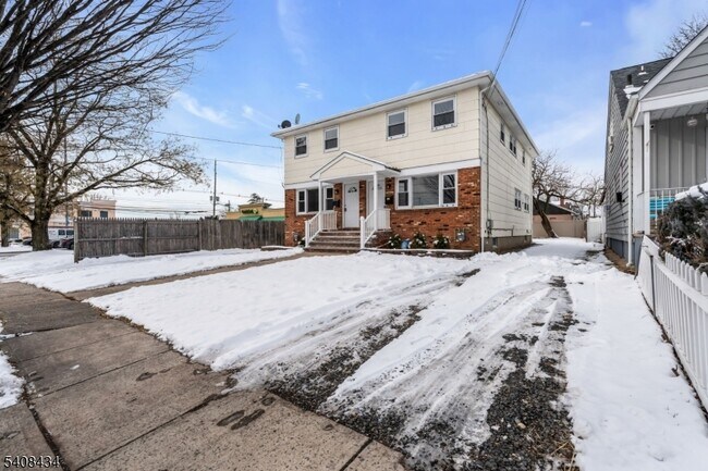 Building Photo - 417 Highland Pl