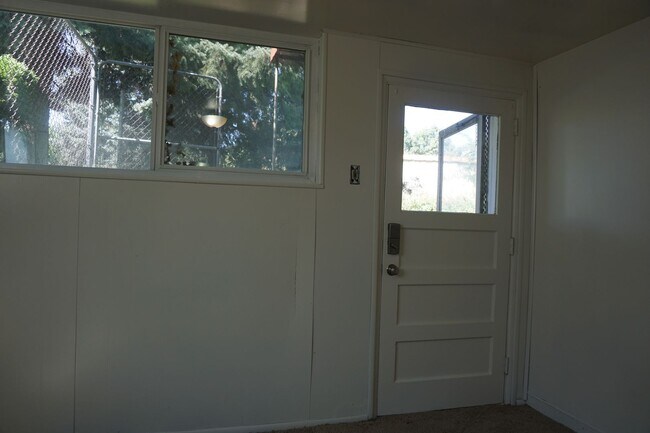 Building Photo - Murray 5 Bedroom Rambler Home