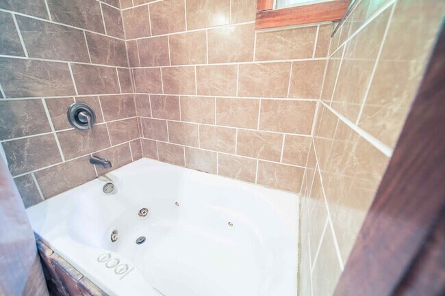 Building Photo - 195 Black Bear Dr