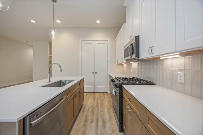 Building Photo - 6117 Campos Dr