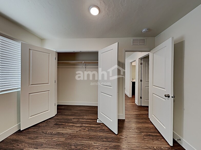 Building Photo - 9463 W Dove Creek St