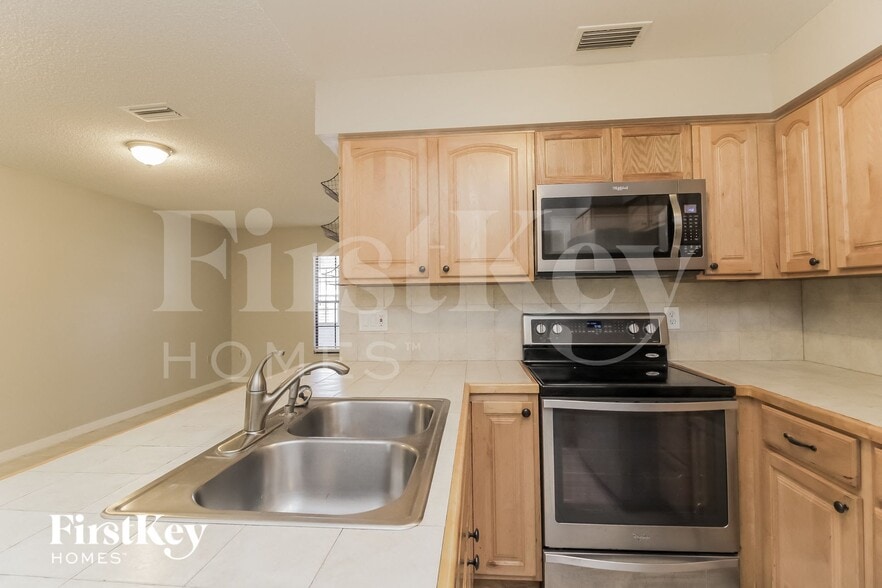 Building Photo - 5210 Holden Rd