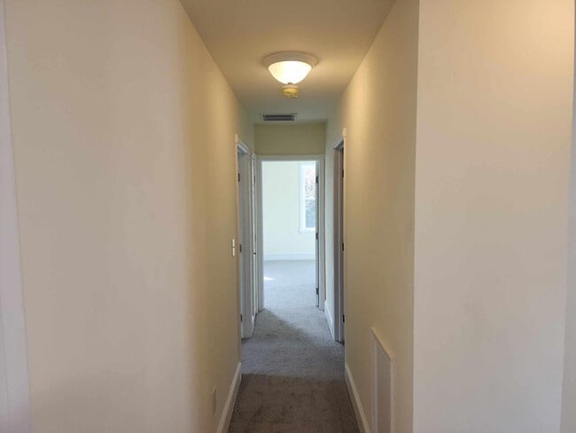 Building Photo - 522 S Broadway