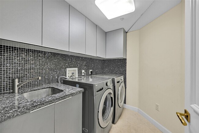 Building Photo - 3370 Hidden Bay Dr