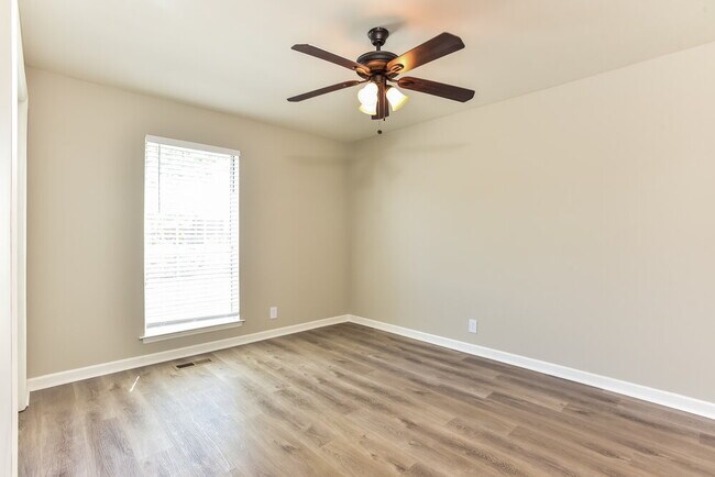 Building Photo - 6009 Legend Dr