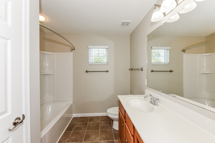 Building Photo - 724 Maylene Dr