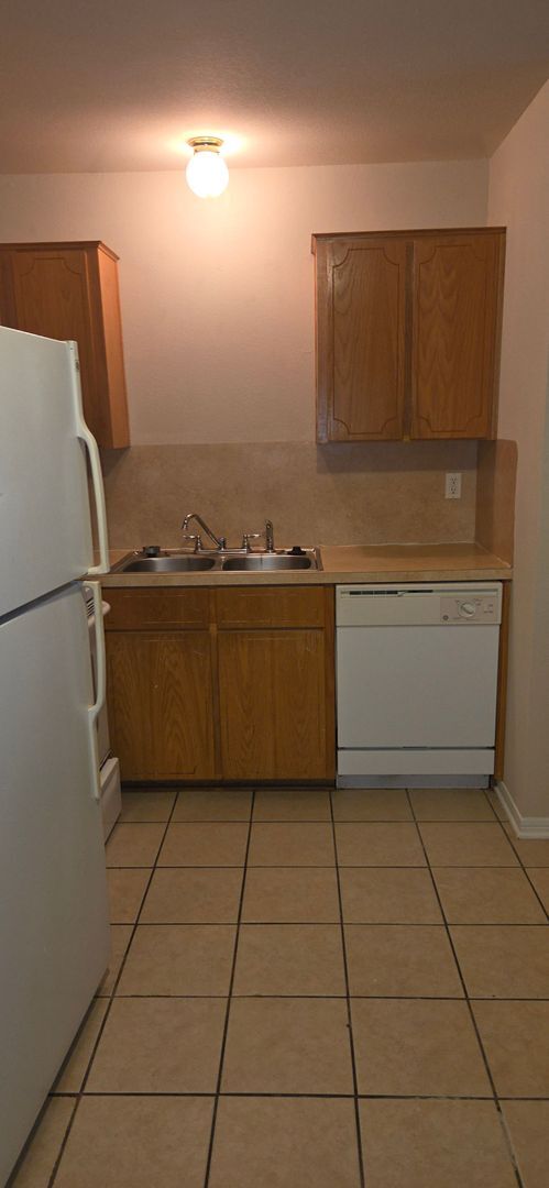 Building Photo - 809 Leifester Cir