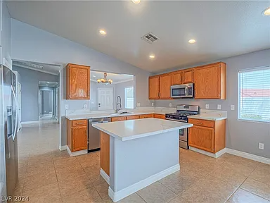 Building Photo - 505 Regal Robin Way