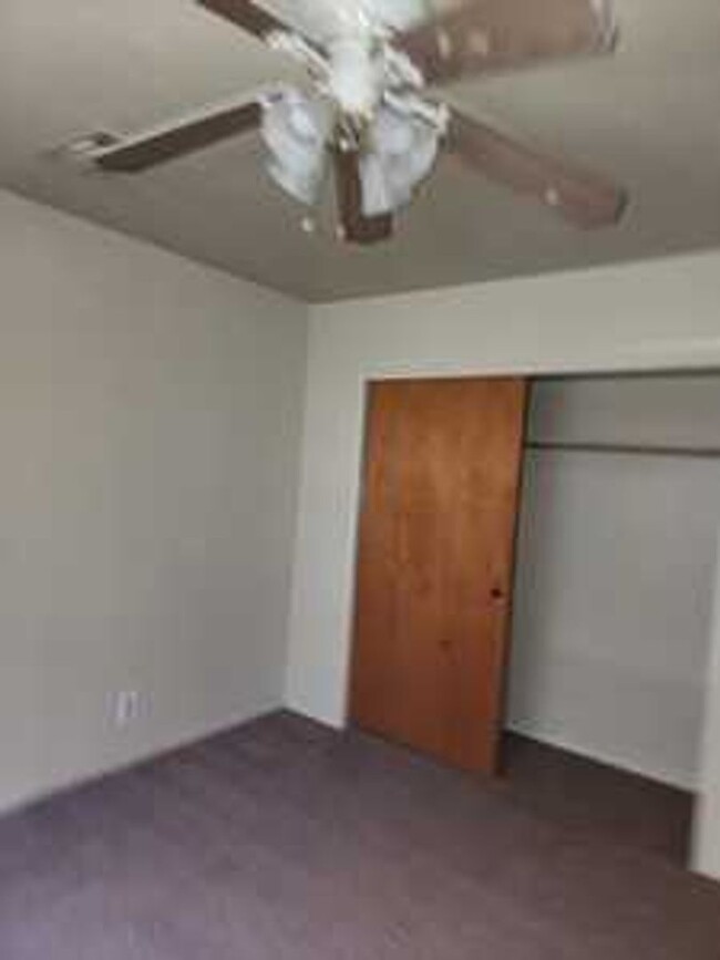 Building Photo - 2 bedroom, 2 baths, 1 car garge House