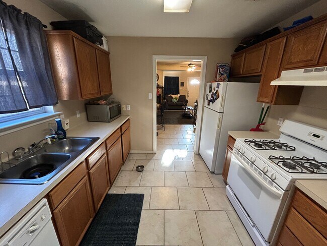 Building Photo - 815 Ave A