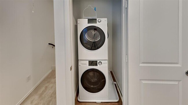 Building Photo - 1927 Wolford Wy