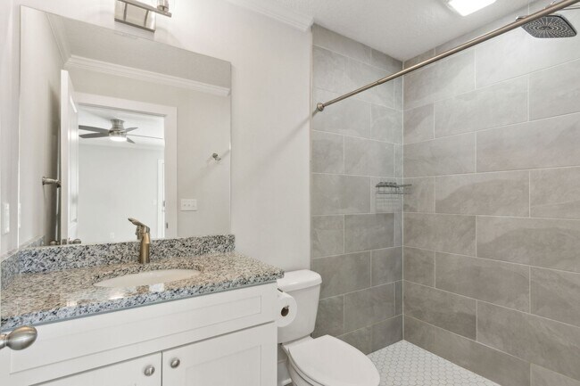 Building Photo - Live the Island Life – Move-In Ready 3 Bed...