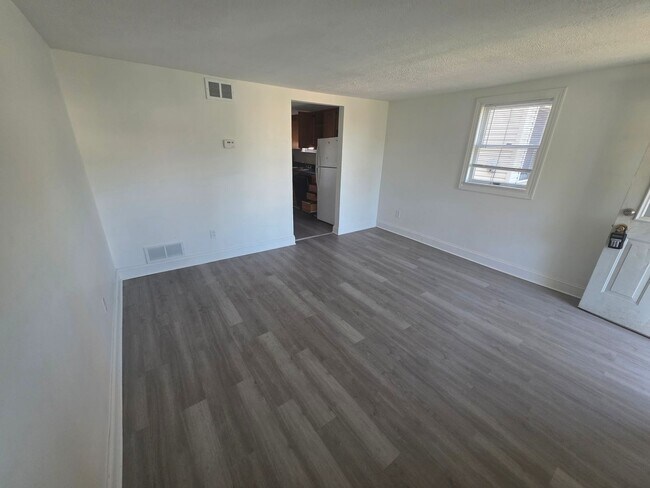 Building Photo - 47 Oakwood Ave