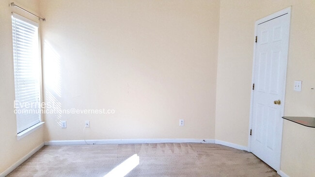 Building Photo - 1440 Gates Cir SE