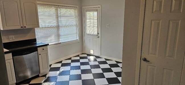 Building Photo - 4817 Lido Ln