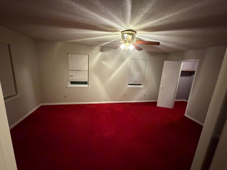 Building Photo - 2713 Fair Oak Ct