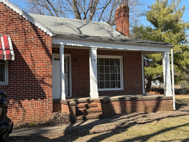 Building Photo - 20 Rutherford Ln