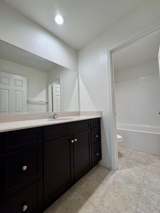 Building Photo - Newly built 4 bedroom Winchester home for ...