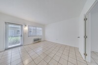 Building Photo - 6930 Rue Versailles Dr