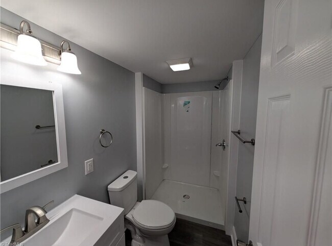 Building Photo - 344 Wilshire Dr