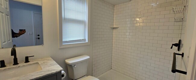 Building Photo - 409 Woodmont Ave