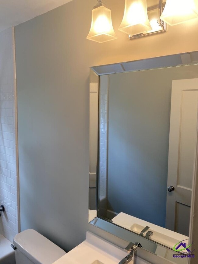 Building Photo - 2740 Northwoods Dr S