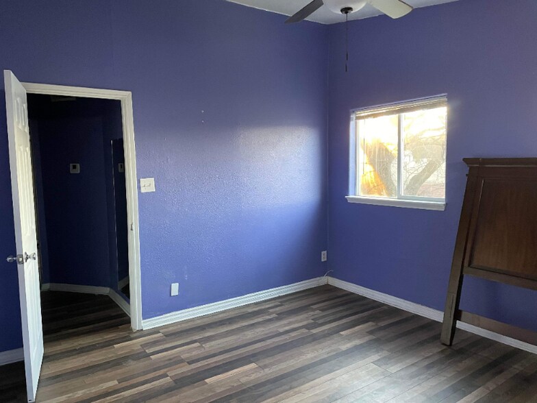 Building Photo - 9713 Sycamore Dr