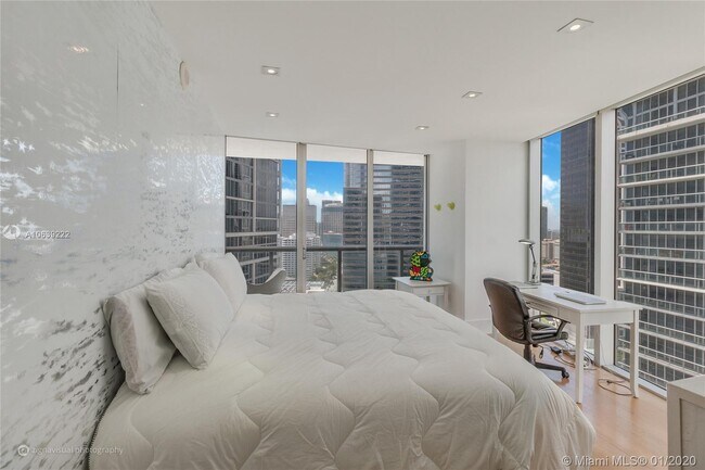 Building Photo - 475 Brickell Ave