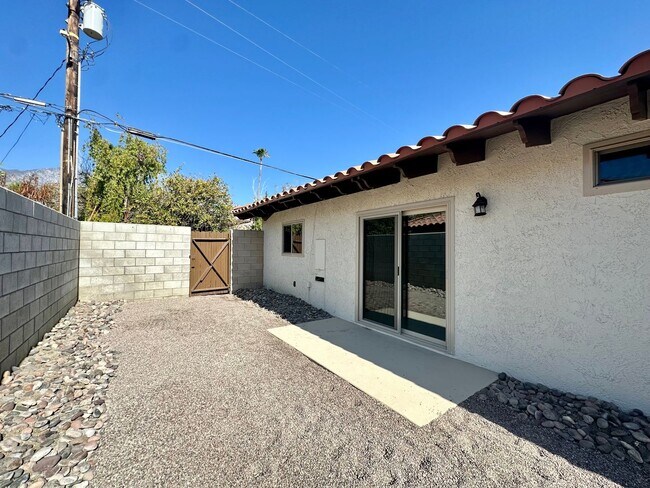 Building Photo - COMING SOON! 1 Bedroom 1 Bathroom Apartment in Palm Springs w/ Community Pool !