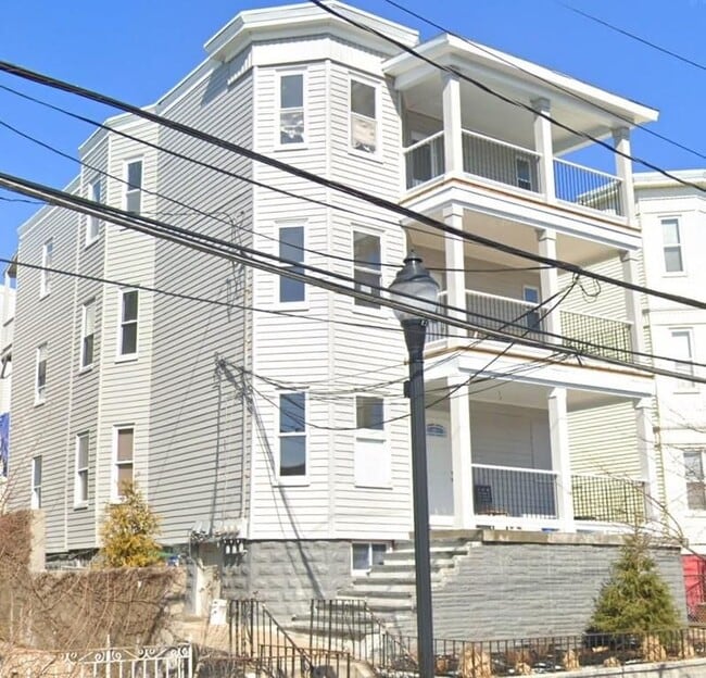 Building Photo - 40 Temple St