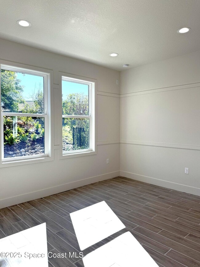 Building Photo - 2841 Edington Dr