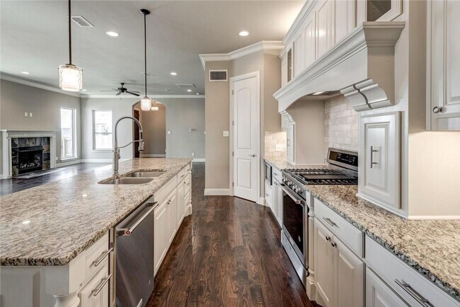 Building Photo - Templeton