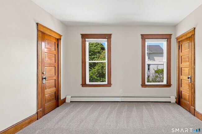 Building Photo - 126 Booth St