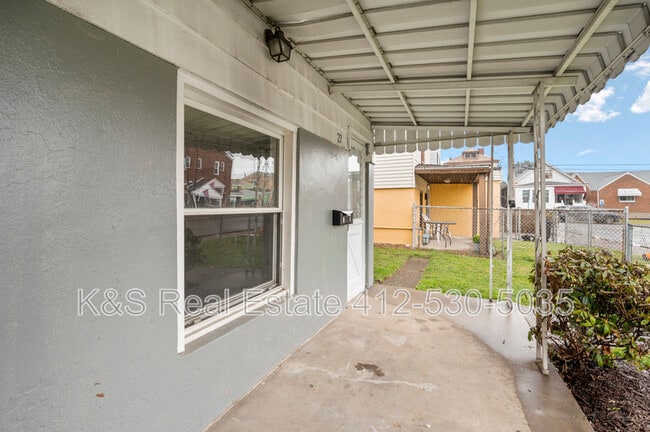 Building Photo - 27 Rudolph St