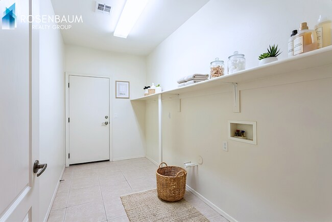 Building Photo - Beautiful 3-bedrooms, 2-baths home in the Stoneridge community!