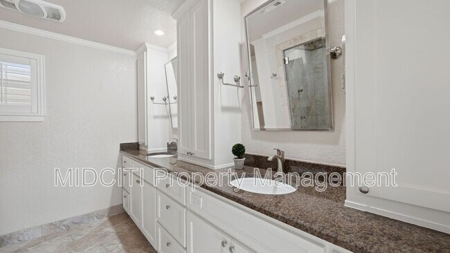 Building Photo - 156 Trelawney St