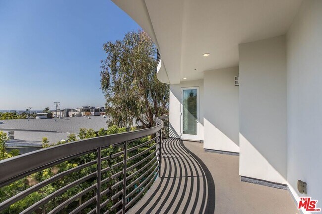 Building Photo - 1283 Havenhurst Dr