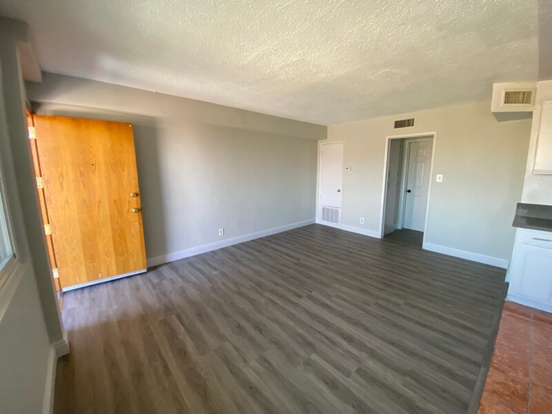 Building Photo - 1226 W 98th St