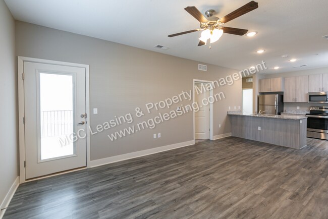 Building Photo - 1 Bedroom Luxury Apartment in the Northland of KCMO