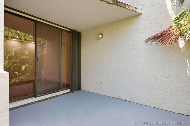 Building Photo - 1222 Hillsboro Mile