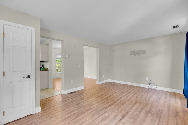 Building Photo - 943 Mt Vernon Rd