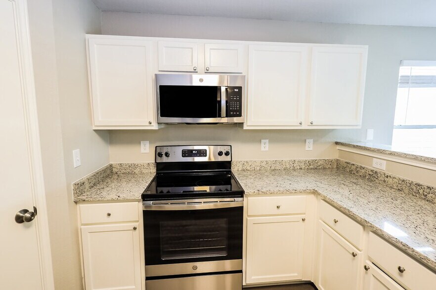Building Photo - 2634 Gato Del Sol