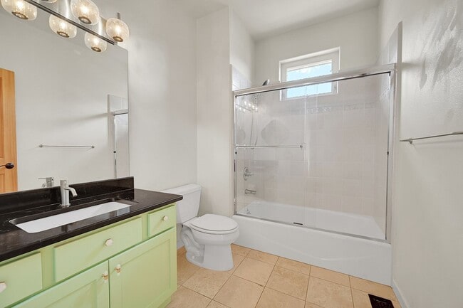 Building Photo - 4 bedroom, 3 bath with separate ADU